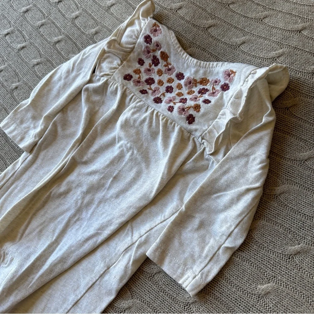 EUC Carter’s Baby Girl Long Sleeve Jumpsuit, Ivory Floral, 12 Months